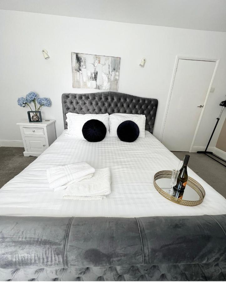 Modern 3 Bed, Heart Of Ashley Cross, 5 Mins To Sandbanks Poole Exterior photo