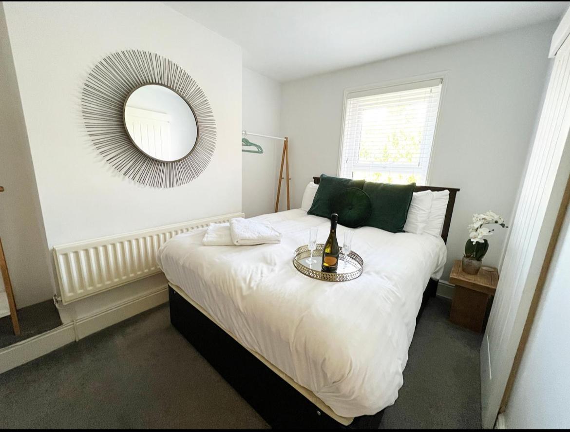 Modern 3 Bed, Heart Of Ashley Cross, 5 Mins To Sandbanks Poole Exterior photo